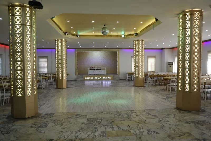 Mardin Öğretmenevi düğün salonu sahne ve gelin yeri